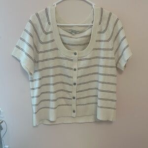 Such cute madewell sweater short sleeves, so cute for fall and layering